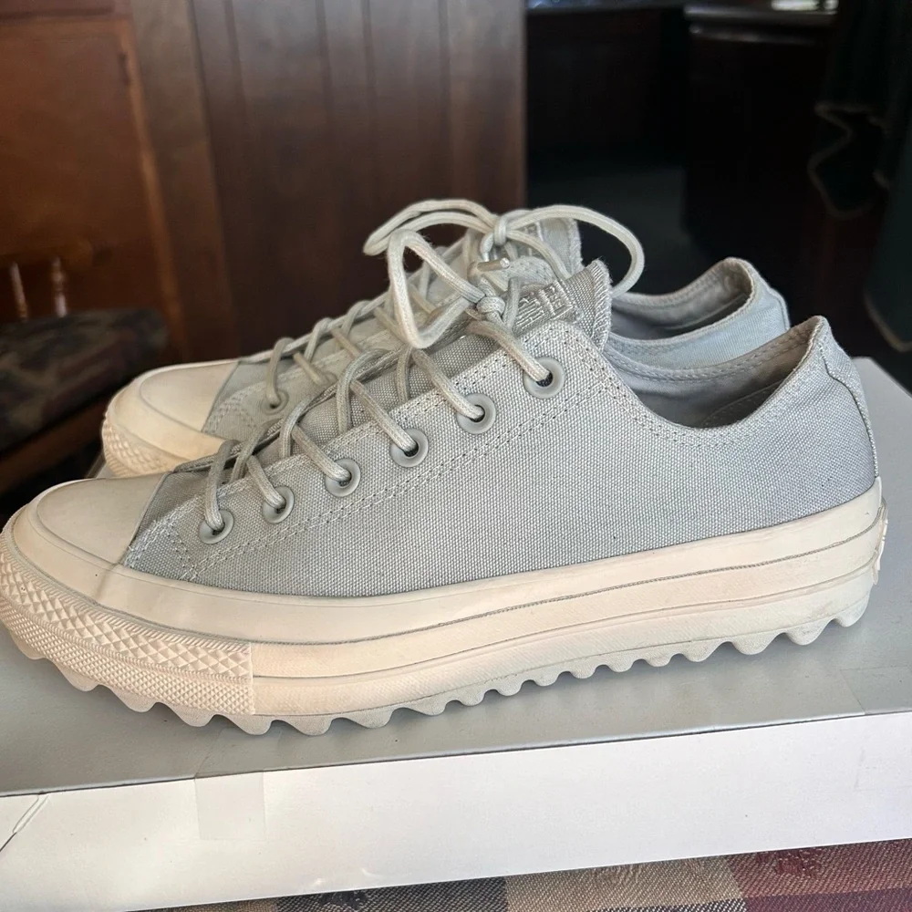 Converse Chuck Taylor All Stars Lift Ripple Canvas Pale Grey Women’s Size 10